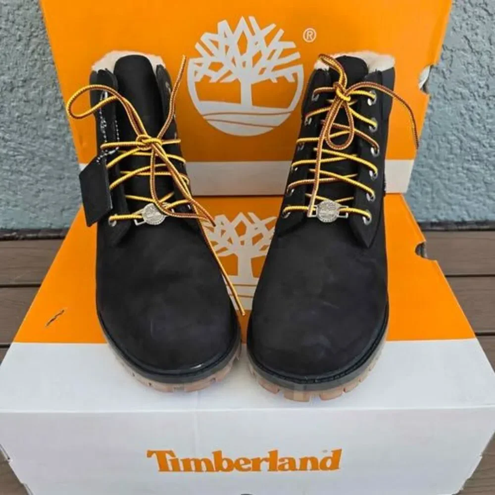 Timberland 6-Inch Premium Waterproof Boots youth 6; 7.5 women NEW